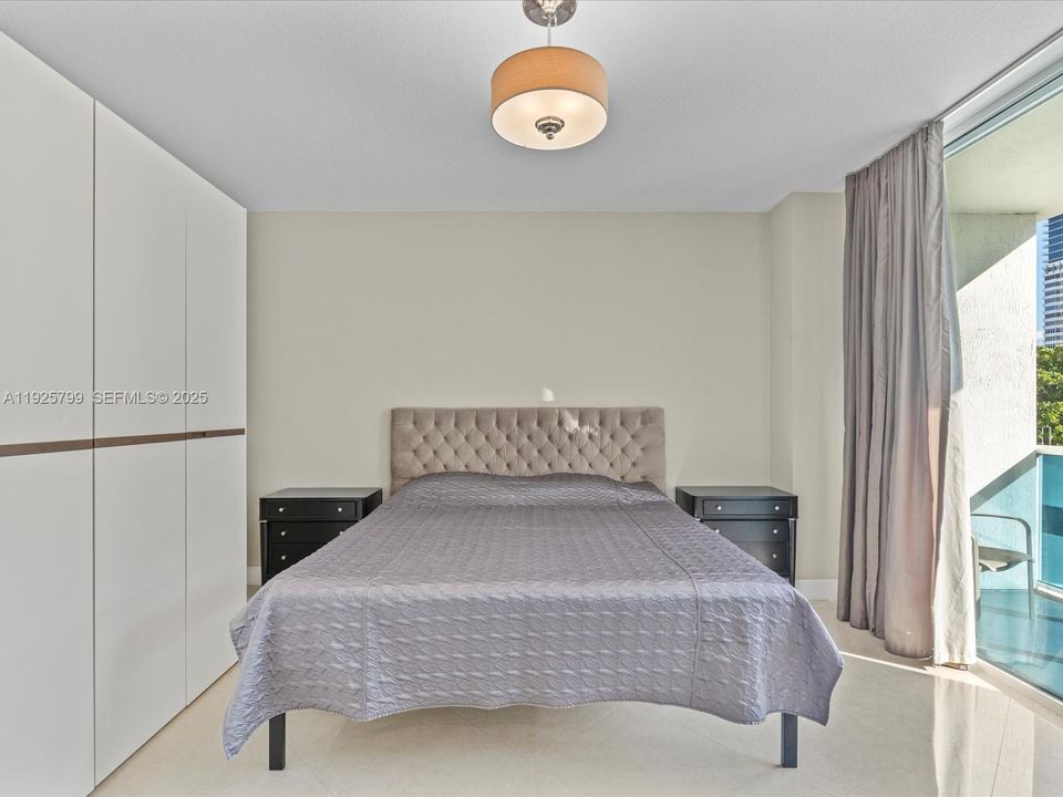 待售: $425,000 (2 贝兹, 1 浴室, 999 平方英尺)