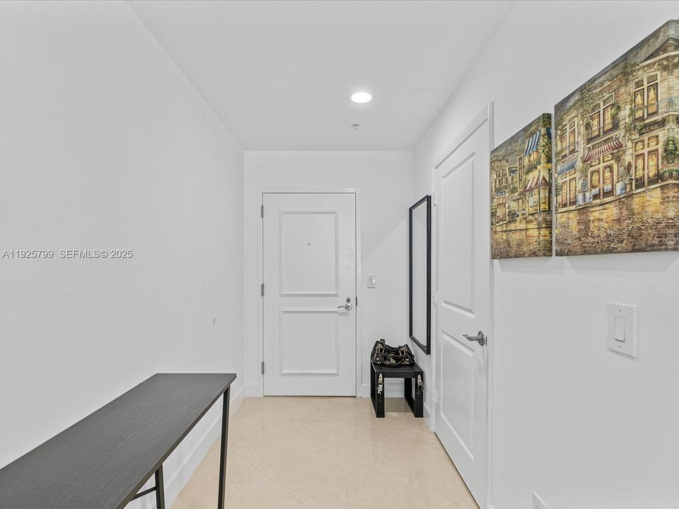 待售: $425,000 (2 贝兹, 1 浴室, 999 平方英尺)