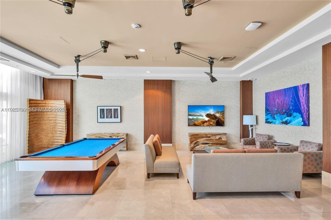 待售: $425,000 (2 贝兹, 1 浴室, 999 平方英尺)