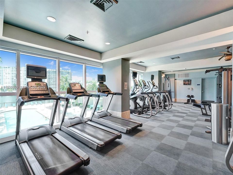 待售: $425,000 (2 贝兹, 1 浴室, 999 平方英尺)