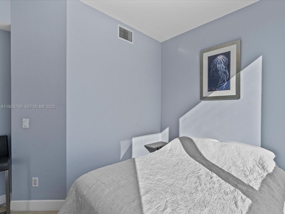 待售: $425,000 (2 贝兹, 1 浴室, 999 平方英尺)