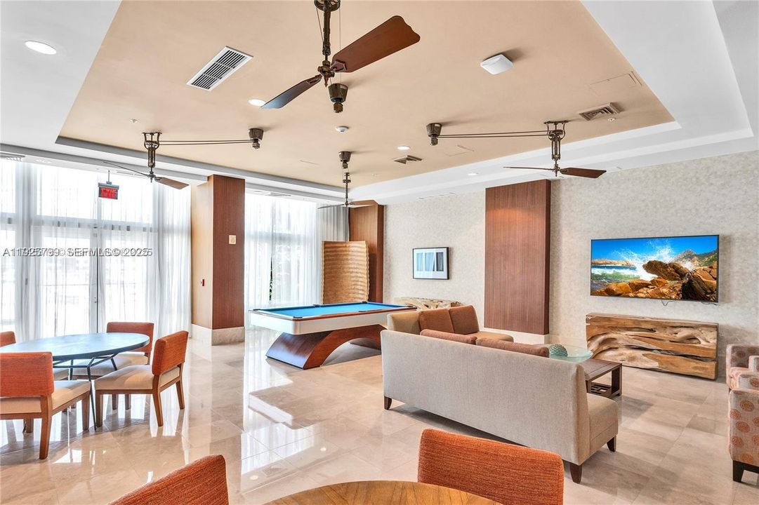 待售: $425,000 (2 贝兹, 1 浴室, 999 平方英尺)