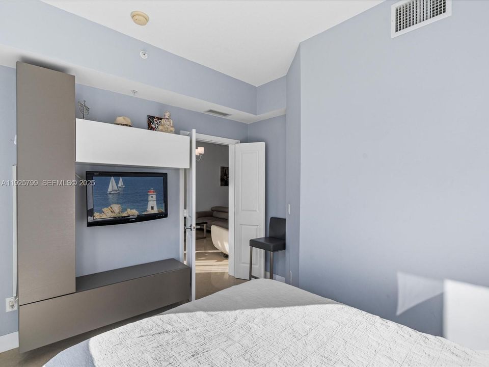 待售: $425,000 (2 贝兹, 1 浴室, 999 平方英尺)