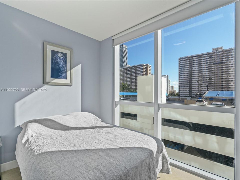 待售: $425,000 (2 贝兹, 1 浴室, 999 平方英尺)