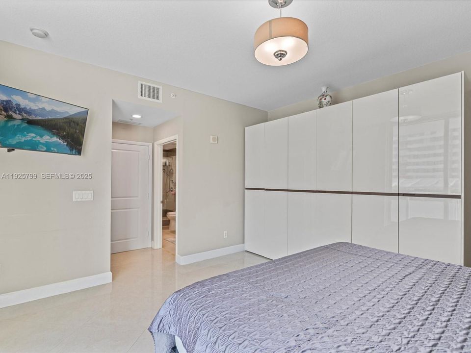 待售: $425,000 (2 贝兹, 1 浴室, 999 平方英尺)