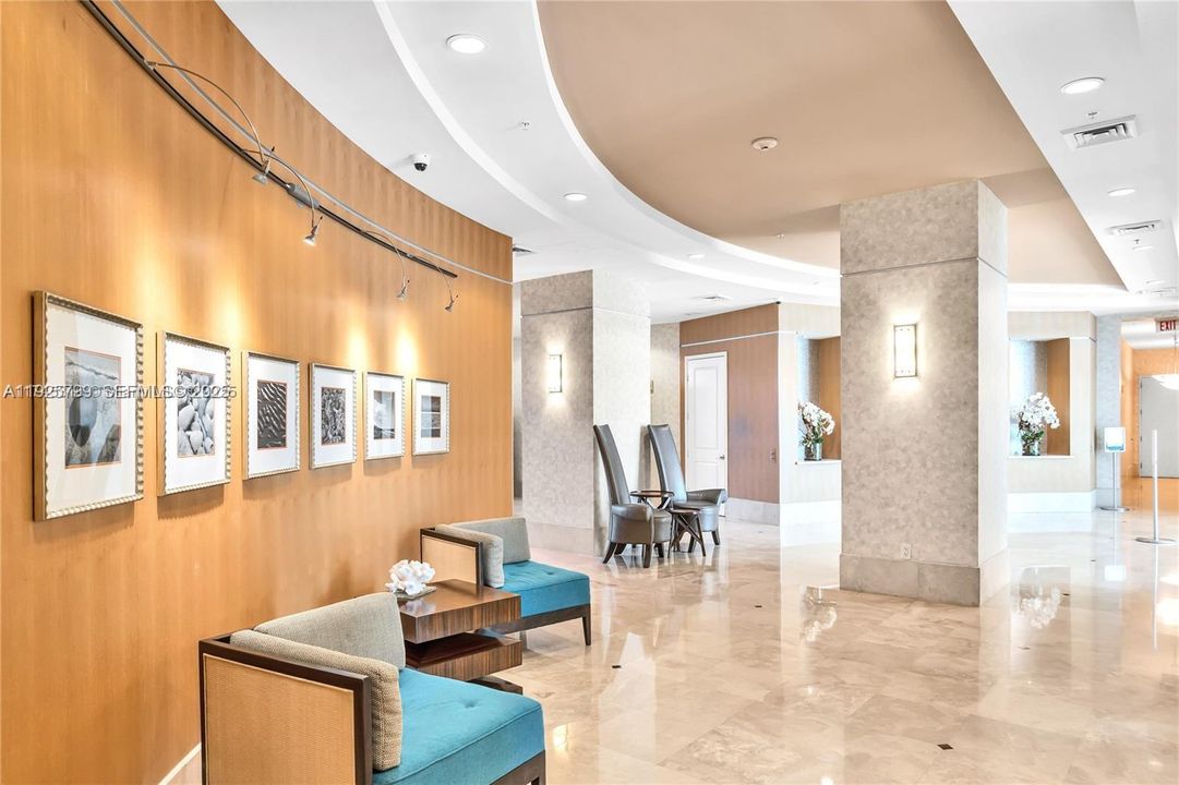 待售: $425,000 (2 贝兹, 1 浴室, 999 平方英尺)