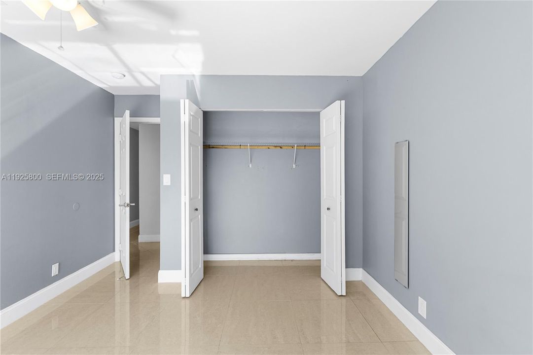 En Venta: $429,000 (3 camas, 2 baños, 1840 Pies cuadrados)