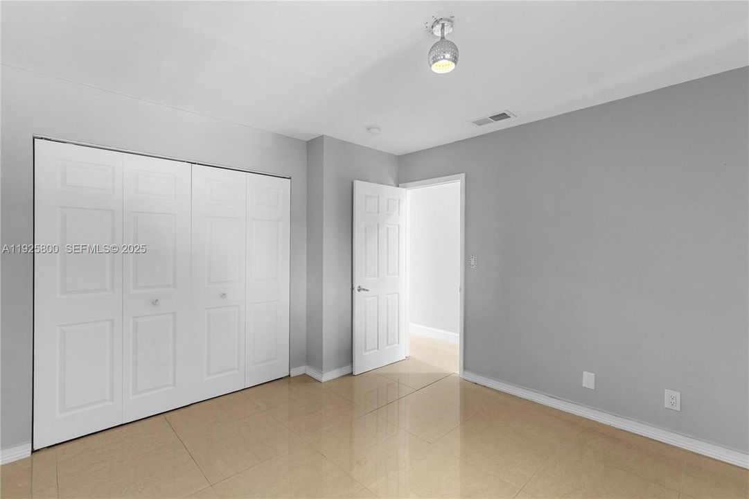 En Venta: $429,000 (3 camas, 2 baños, 1840 Pies cuadrados)