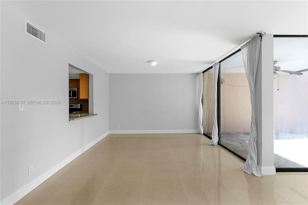 En Venta: $429,000 (3 camas, 2 baños, 1840 Pies cuadrados)