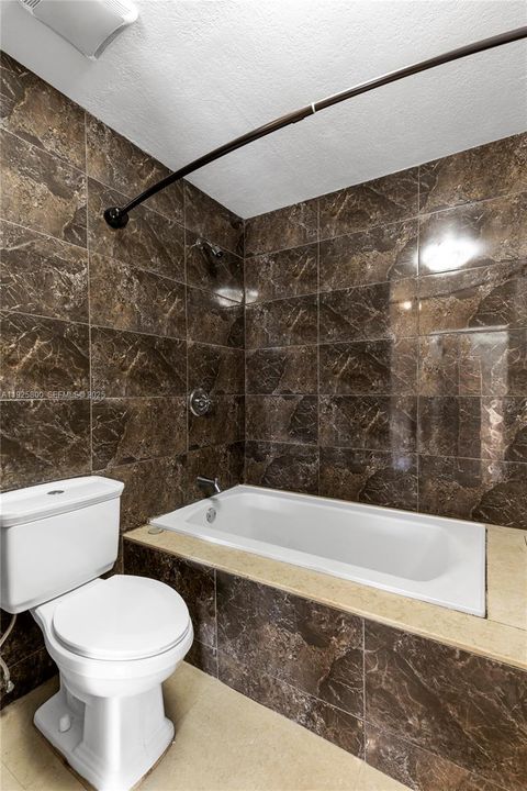 En Venta: $429,000 (3 camas, 2 baños, 1840 Pies cuadrados)