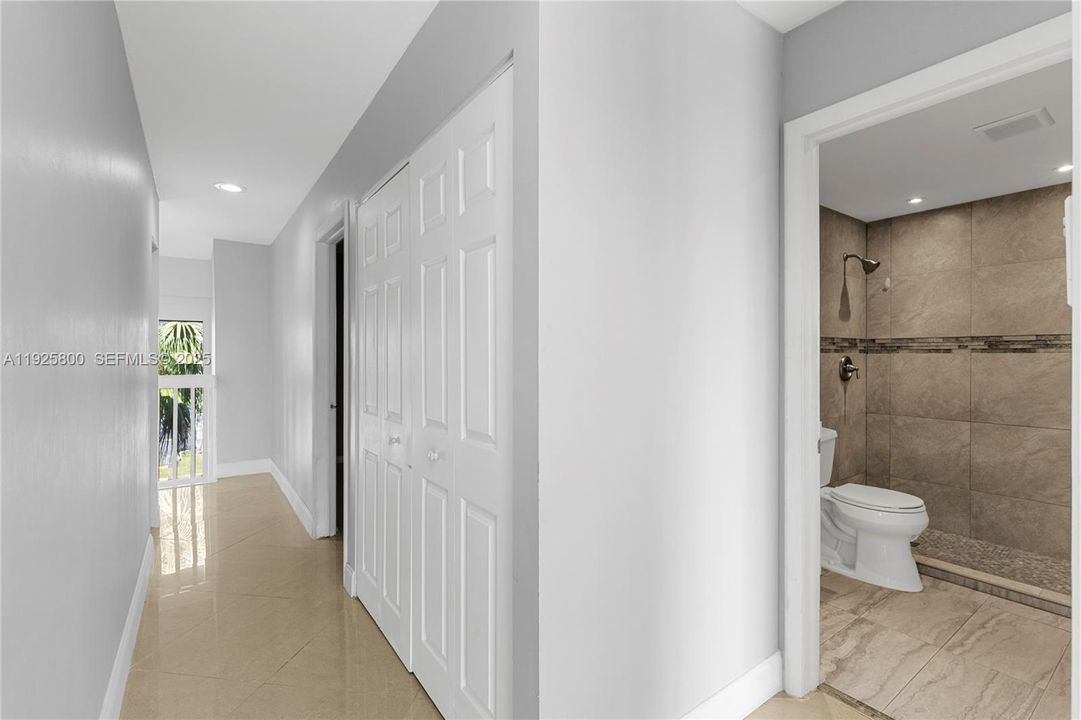 En Venta: $429,000 (3 camas, 2 baños, 1840 Pies cuadrados)