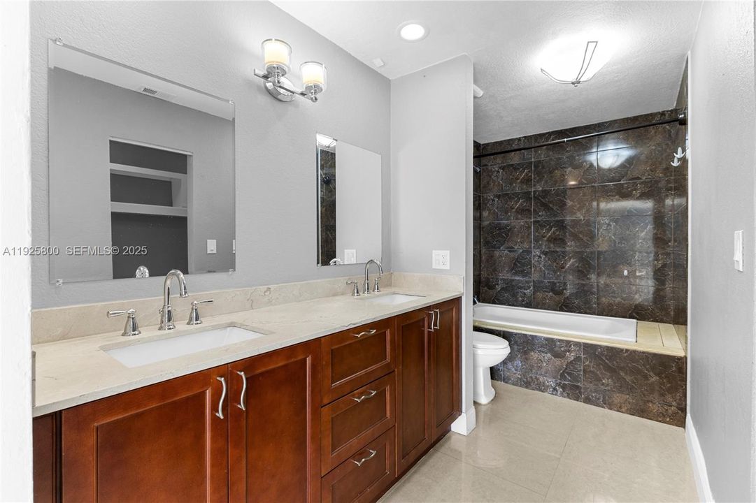 En Venta: $429,000 (3 camas, 2 baños, 1840 Pies cuadrados)