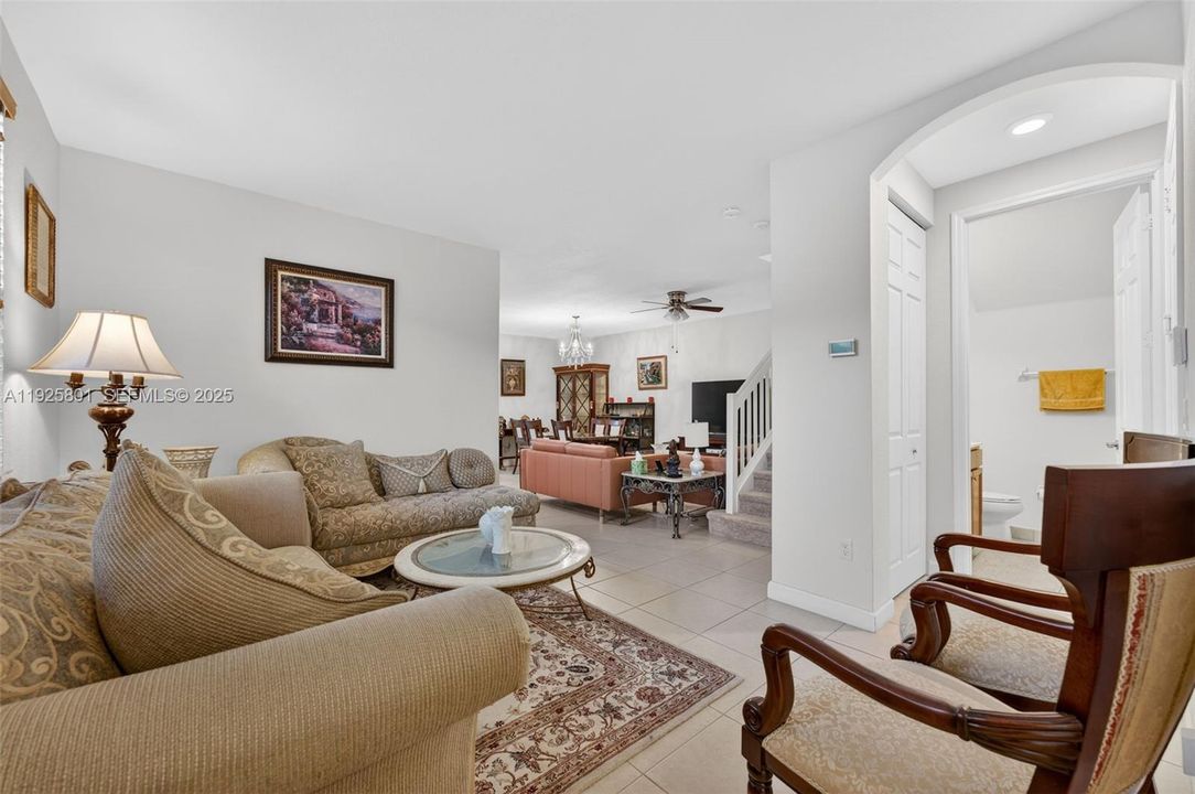 En Venta: $605,000 (4 camas, 3 baños, 1892 Pies cuadrados)