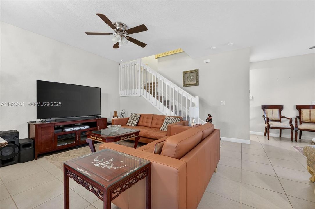 En Venta: $605,000 (4 camas, 3 baños, 1892 Pies cuadrados)