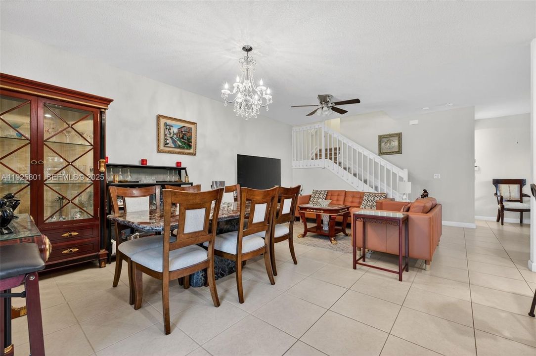 En Venta: $605,000 (4 camas, 3 baños, 1892 Pies cuadrados)