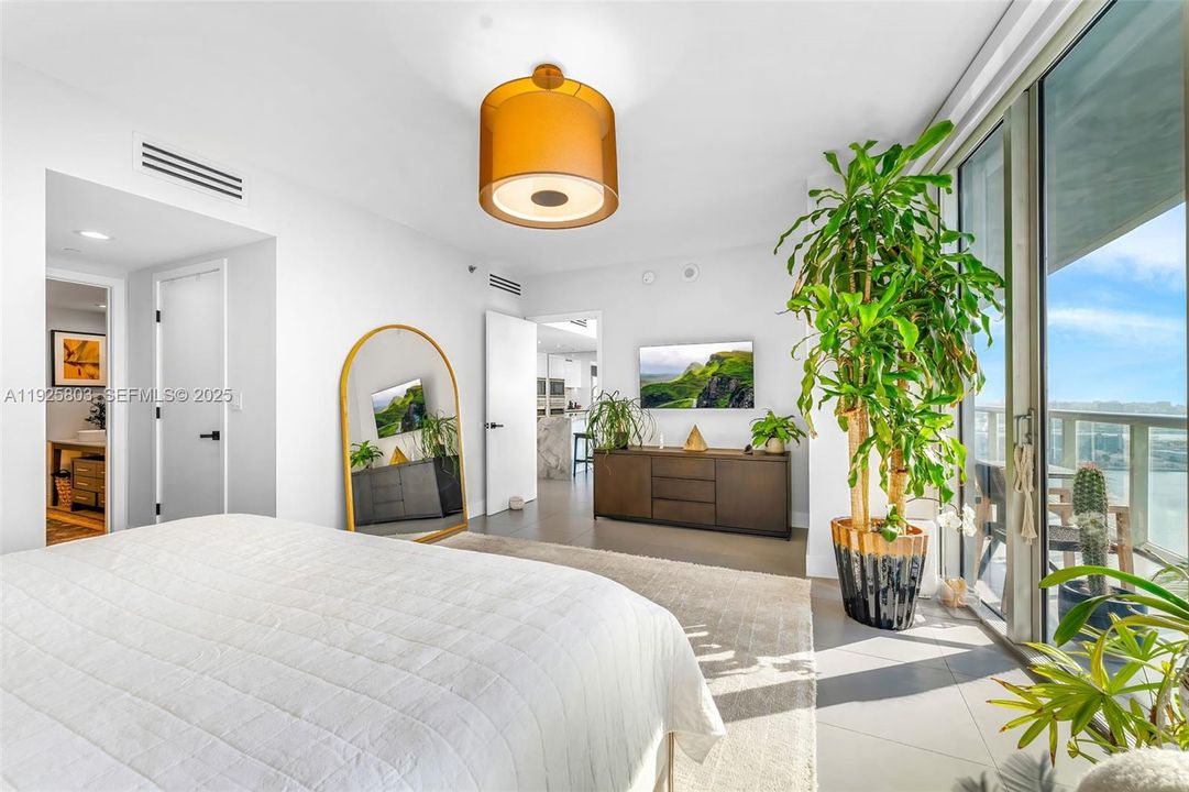 For Sale: $2,200,000 (3 beds, 2 baths, 1825 Square Feet)