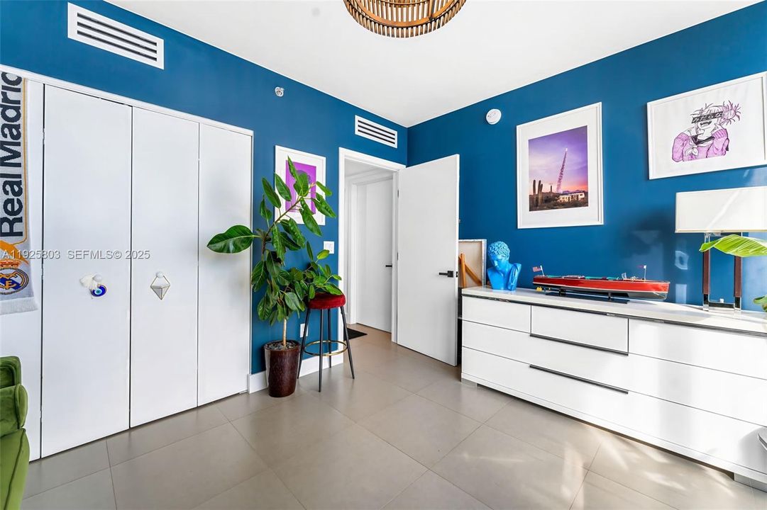 For Sale: $2,200,000 (3 beds, 2 baths, 1825 Square Feet)