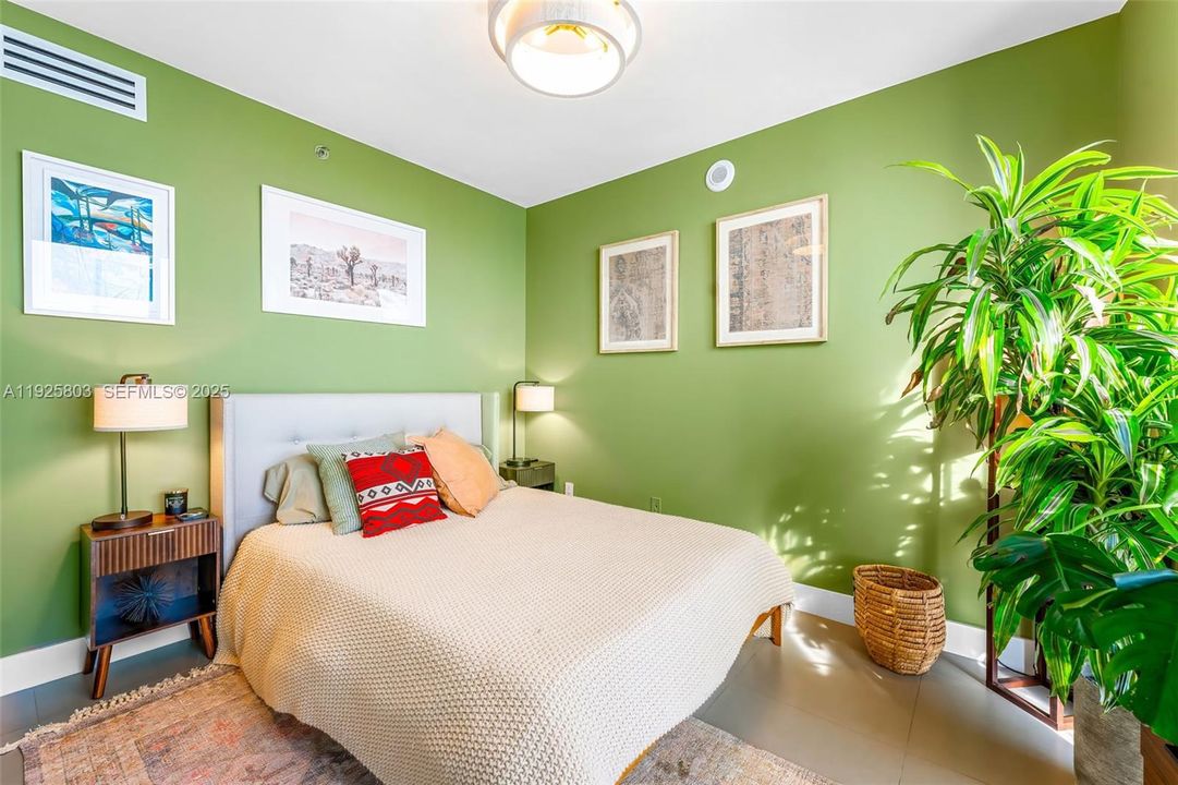 For Sale: $2,200,000 (3 beds, 2 baths, 1825 Square Feet)