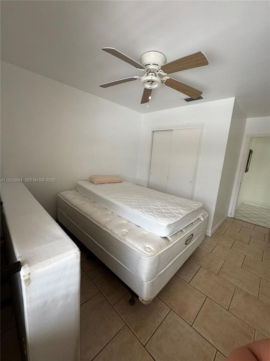 For Rent: $2,550 (2 beds, 2 baths, 933 Square Feet)