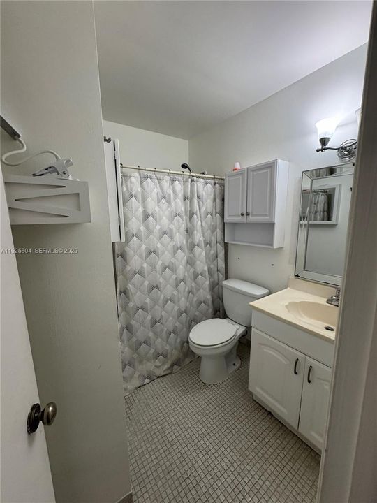 For Rent: $2,550 (2 beds, 2 baths, 933 Square Feet)