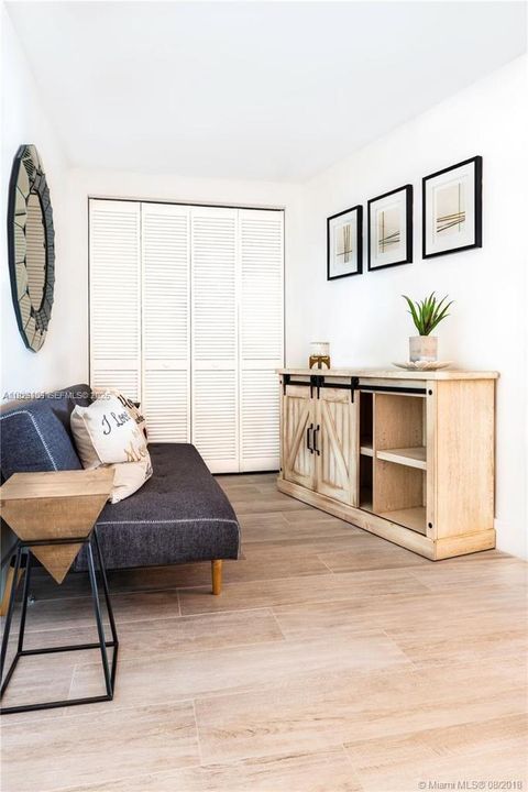 For Rent: $3,200 (1 beds, 1 baths, 681 Square Feet)