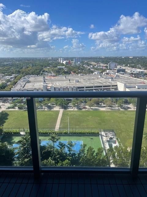 For Rent: $3,200 (1 beds, 1 baths, 681 Square Feet)