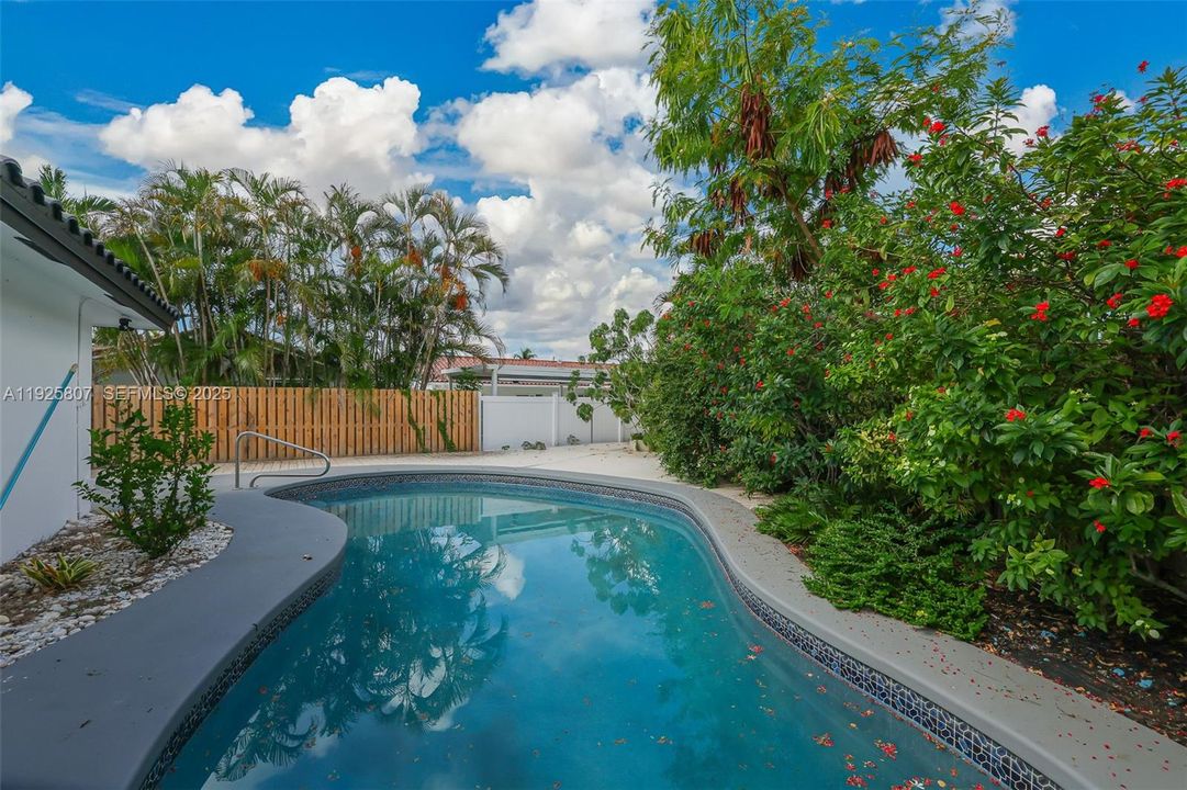 На продажу: $880,000 (3 спален, 2 ванн, 1870 Квадратных фут)