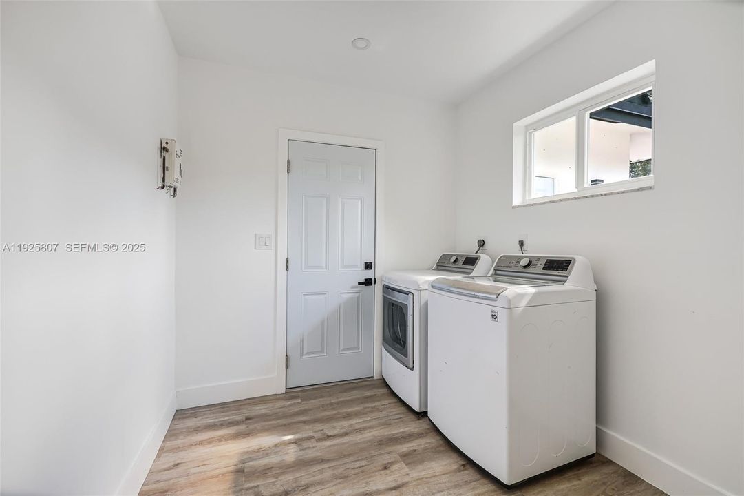 На продажу: $880,000 (3 спален, 2 ванн, 1870 Квадратных фут)