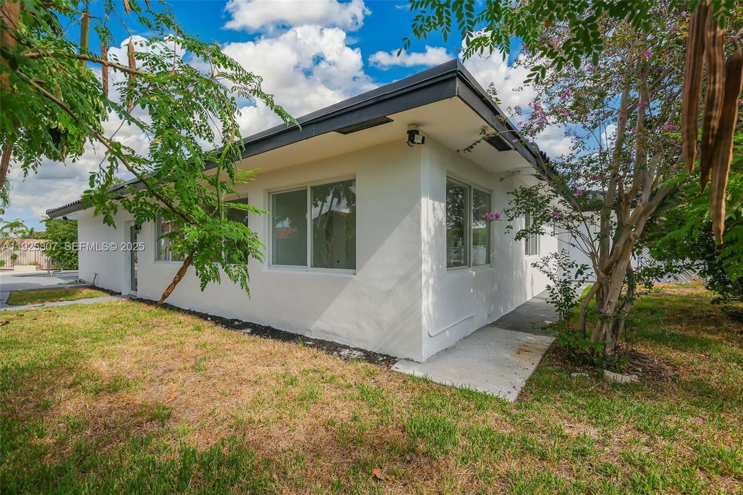 На продажу: $880,000 (3 спален, 2 ванн, 1870 Квадратных фут)