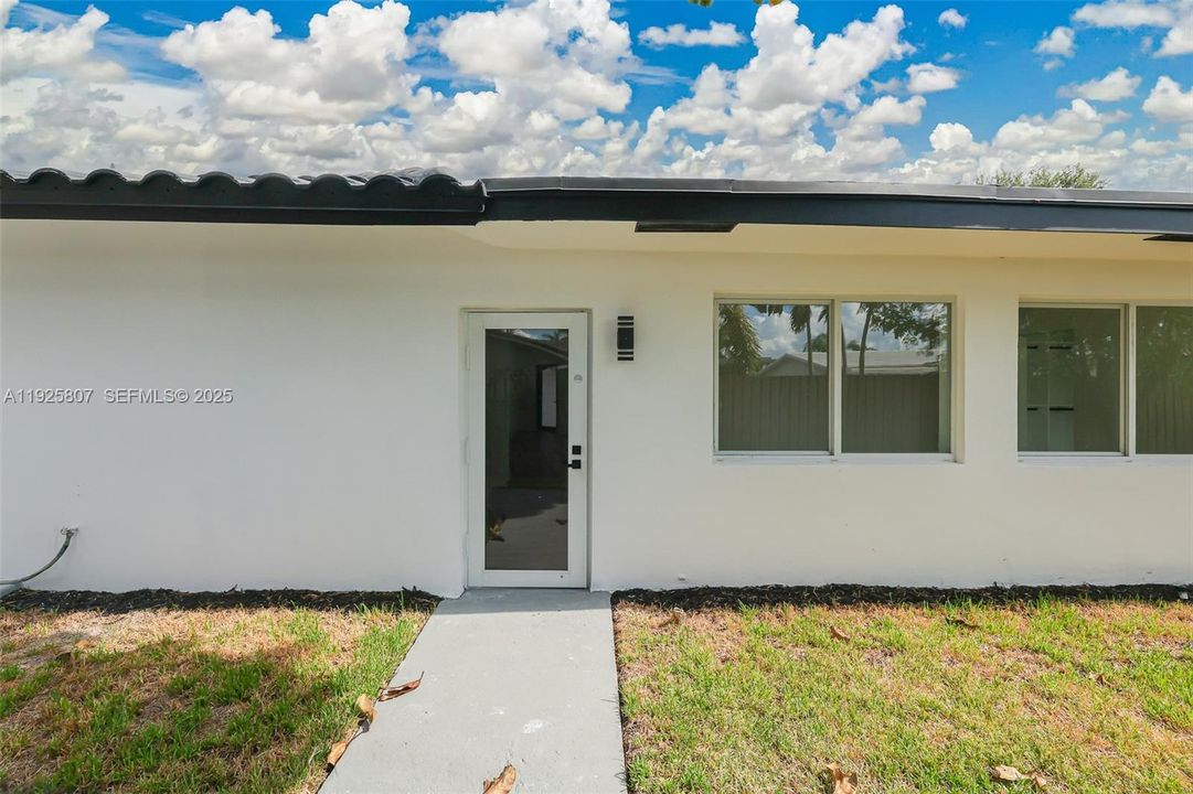 На продажу: $880,000 (3 спален, 2 ванн, 1870 Квадратных фут)