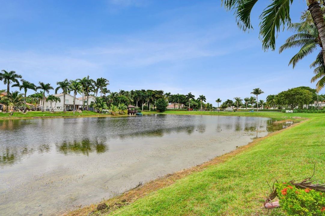 For Sale: $940,000 (4 beds, 2 baths, 2105 Square Feet)