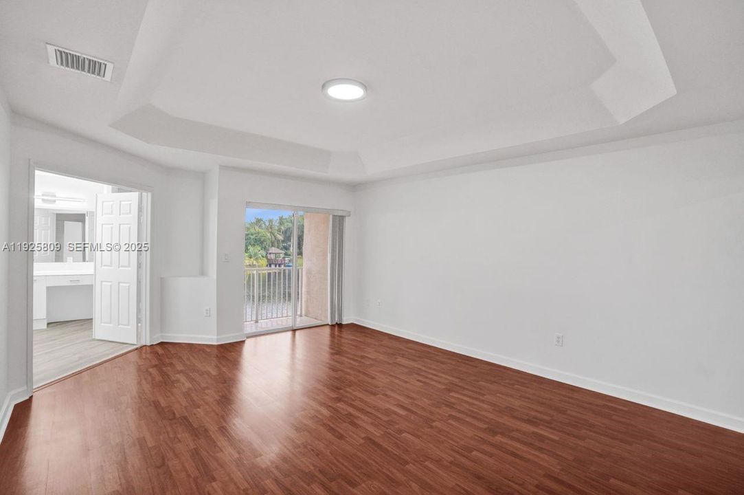 For Sale: $940,000 (4 beds, 2 baths, 2105 Square Feet)