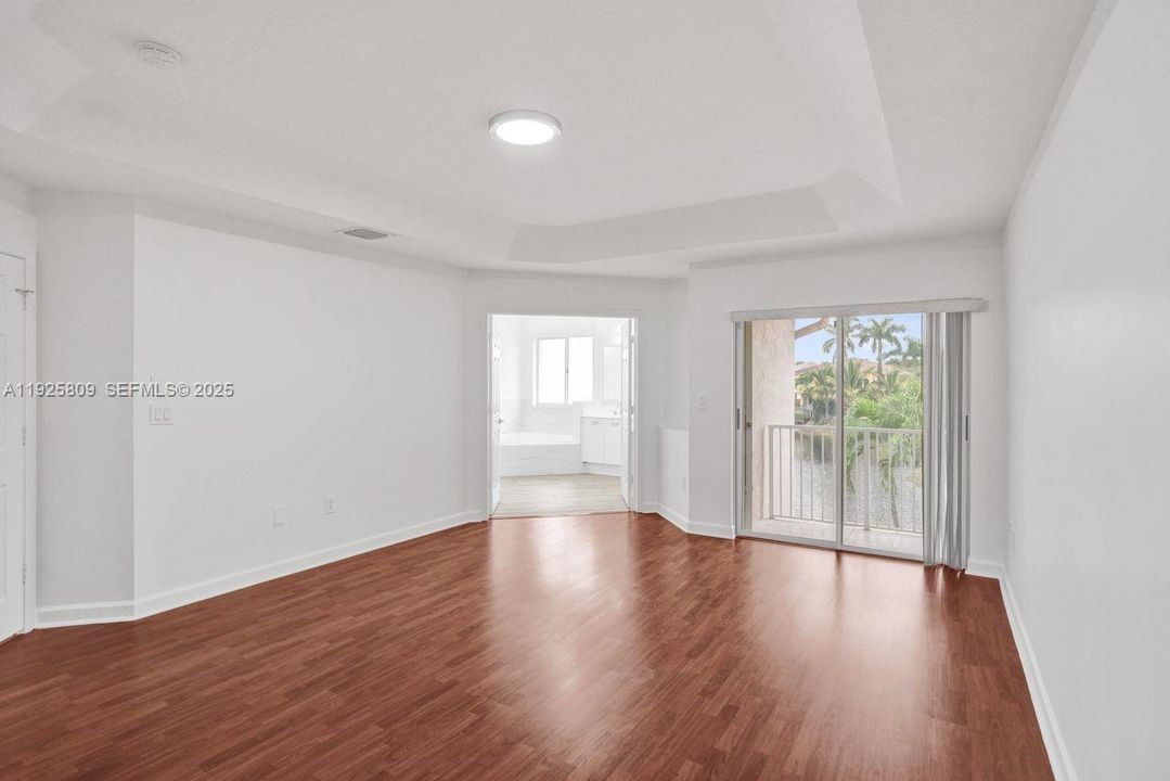 For Sale: $940,000 (4 beds, 2 baths, 2105 Square Feet)