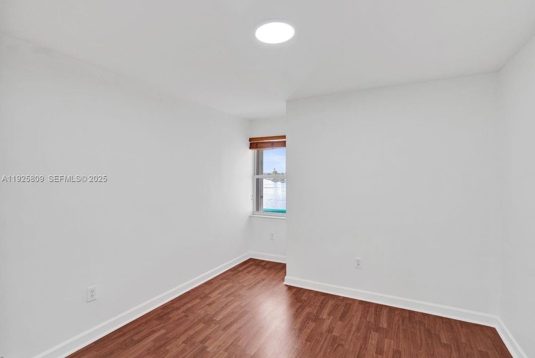 For Sale: $940,000 (4 beds, 2 baths, 2105 Square Feet)