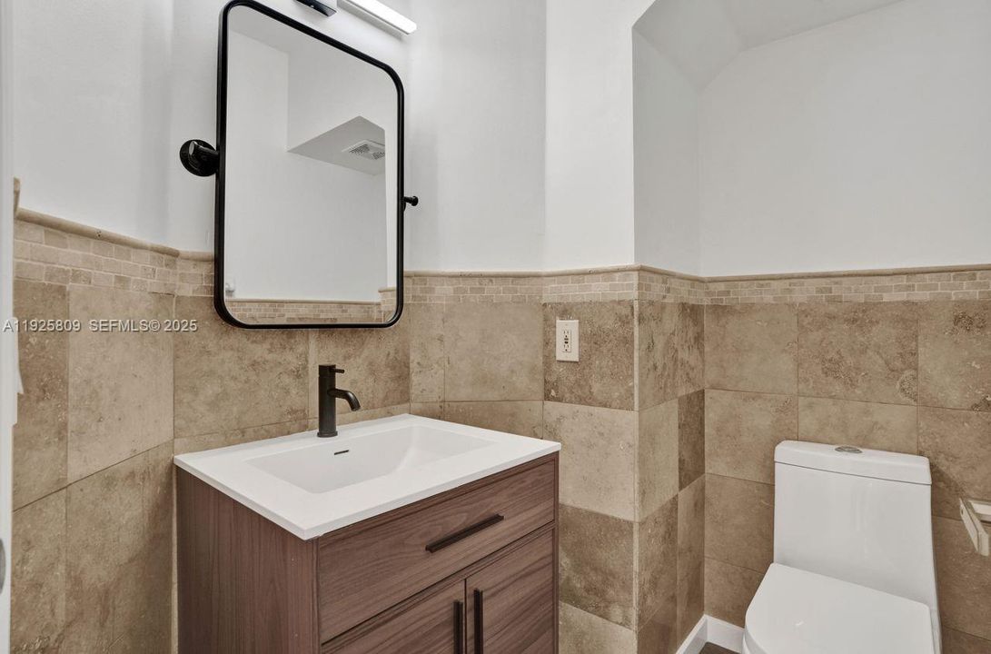 For Sale: $940,000 (4 beds, 2 baths, 2105 Square Feet)