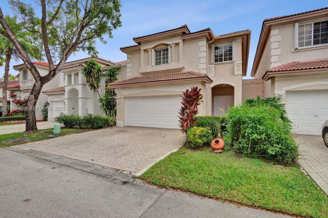 For Sale: $940,000 (4 beds, 2 baths, 2105 Square Feet)