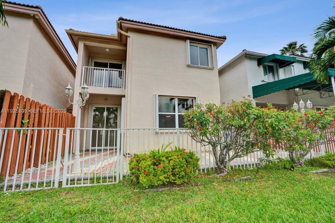 For Sale: $940,000 (4 beds, 2 baths, 2105 Square Feet)