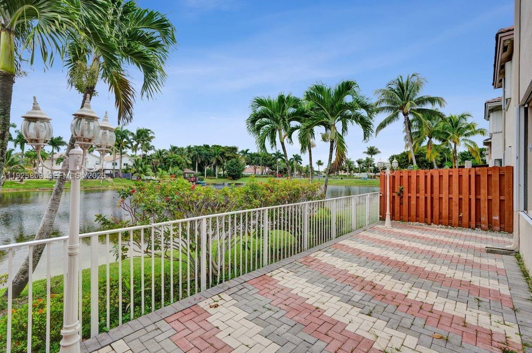 For Sale: $940,000 (4 beds, 2 baths, 2105 Square Feet)