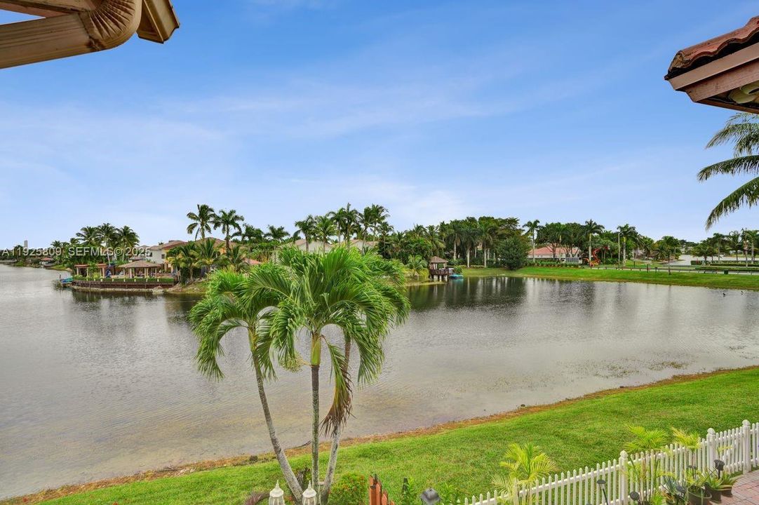 For Sale: $940,000 (4 beds, 2 baths, 2105 Square Feet)