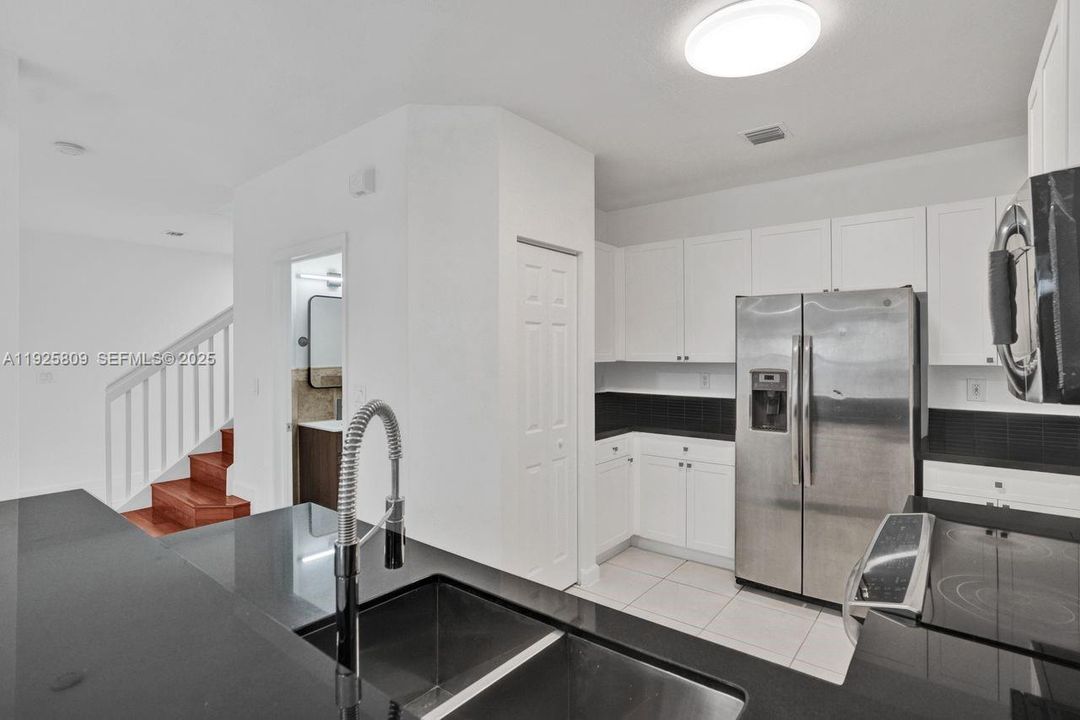 For Sale: $940,000 (4 beds, 2 baths, 2105 Square Feet)