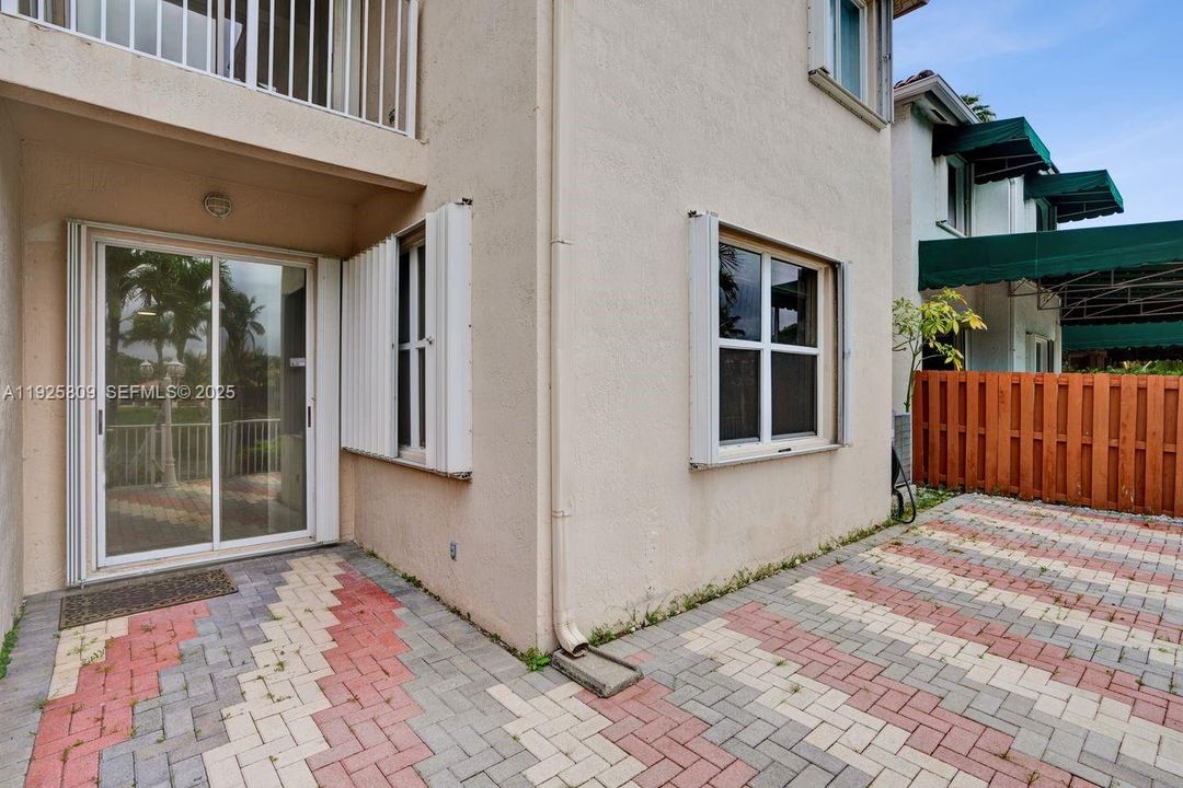 For Sale: $940,000 (4 beds, 2 baths, 2105 Square Feet)