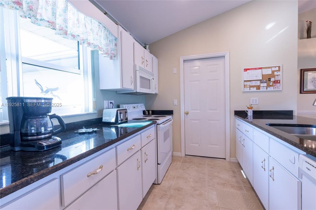 待售: $320,000 (2 贝兹, 2 浴室, 1475 平方英尺)