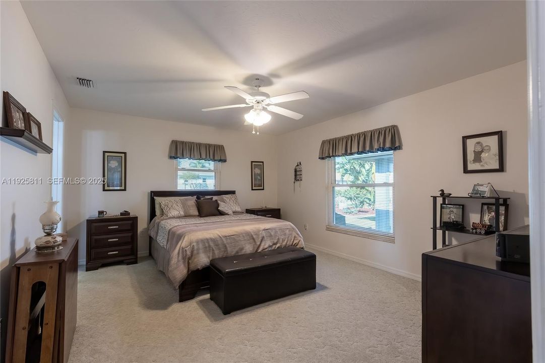 待售: $320,000 (2 贝兹, 2 浴室, 1475 平方英尺)