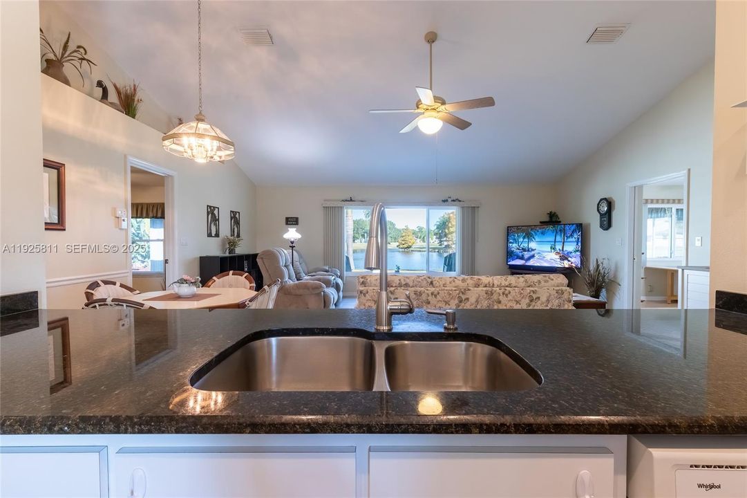 待售: $320,000 (2 贝兹, 2 浴室, 1475 平方英尺)