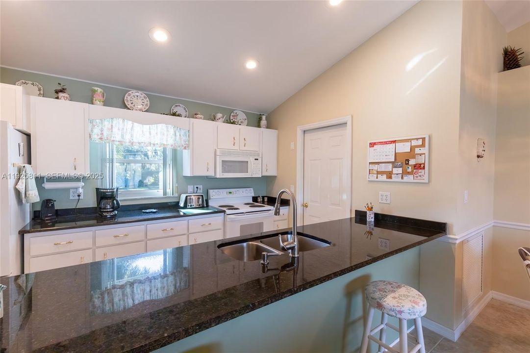 待售: $320,000 (2 贝兹, 2 浴室, 1475 平方英尺)