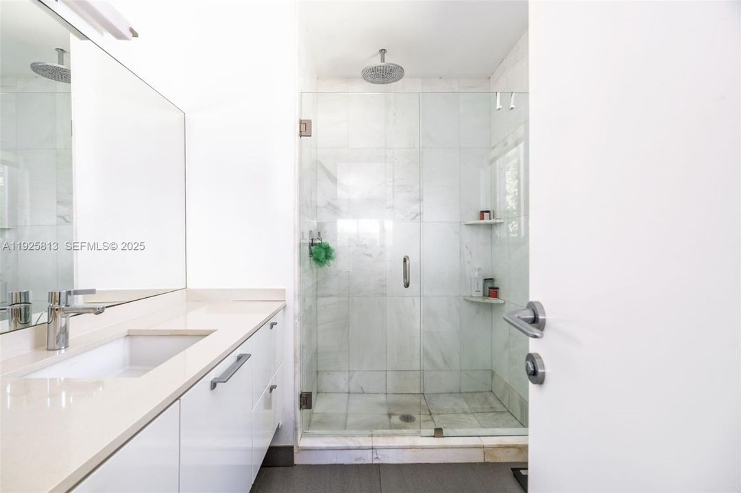 出租: $12,000 (4 贝兹, 4 浴室, 2696 平方英尺)