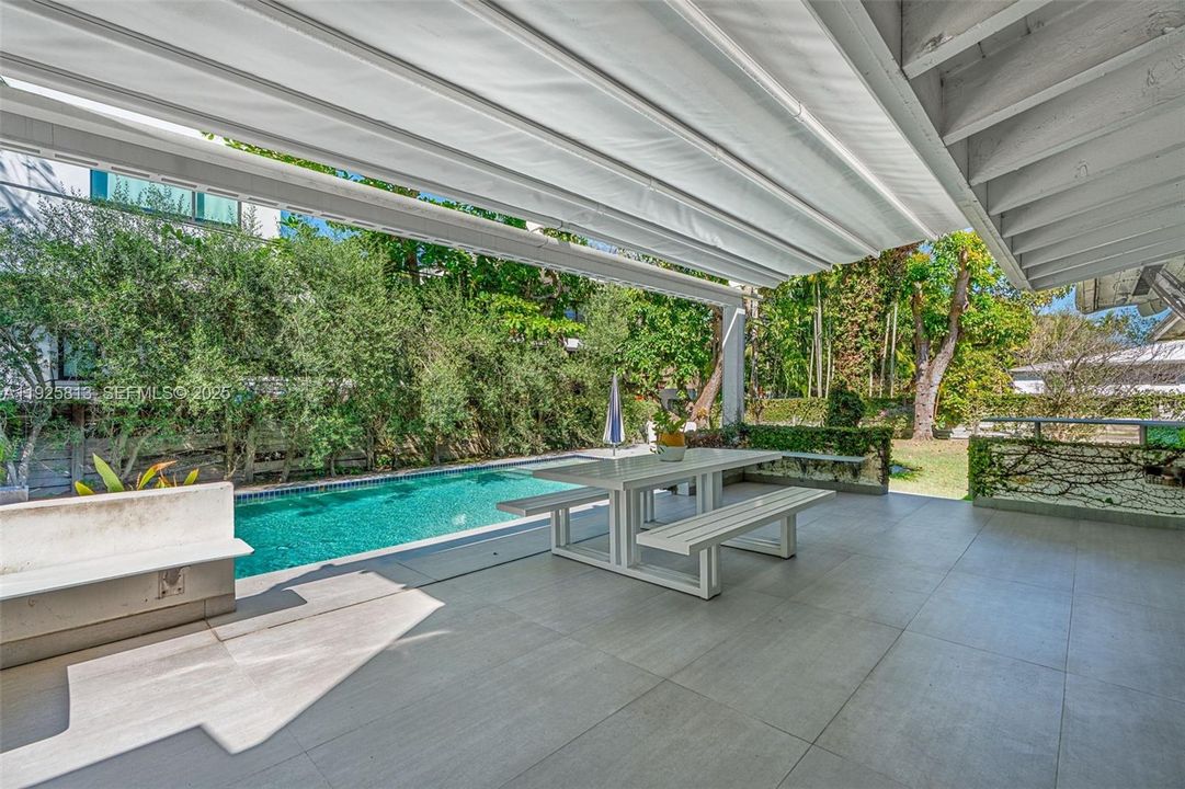 出租: $12,000 (4 贝兹, 4 浴室, 2696 平方英尺)