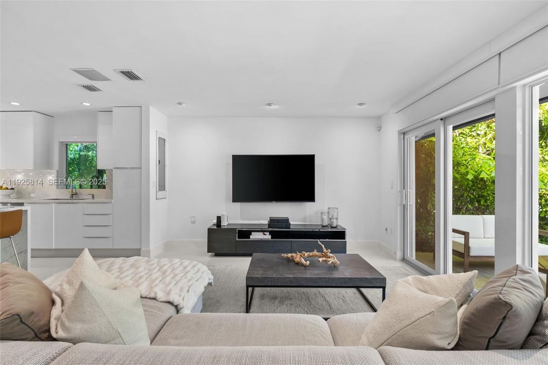 En Venta: $3,100,000 (5 camas, 4 baños, 3178 Pies cuadrados)