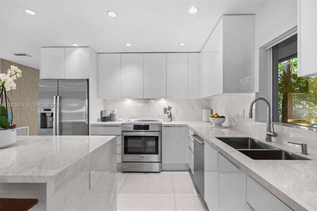 En Venta: $3,100,000 (5 camas, 4 baños, 3178 Pies cuadrados)