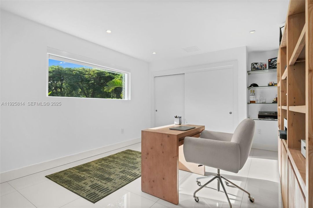 En Venta: $3,100,000 (5 camas, 4 baños, 3178 Pies cuadrados)